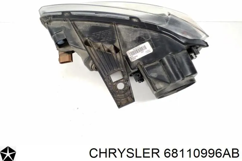 Правая фара 68110996AB Chrysler