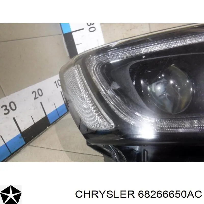 Правая фара 68266650AJ Chrysler
