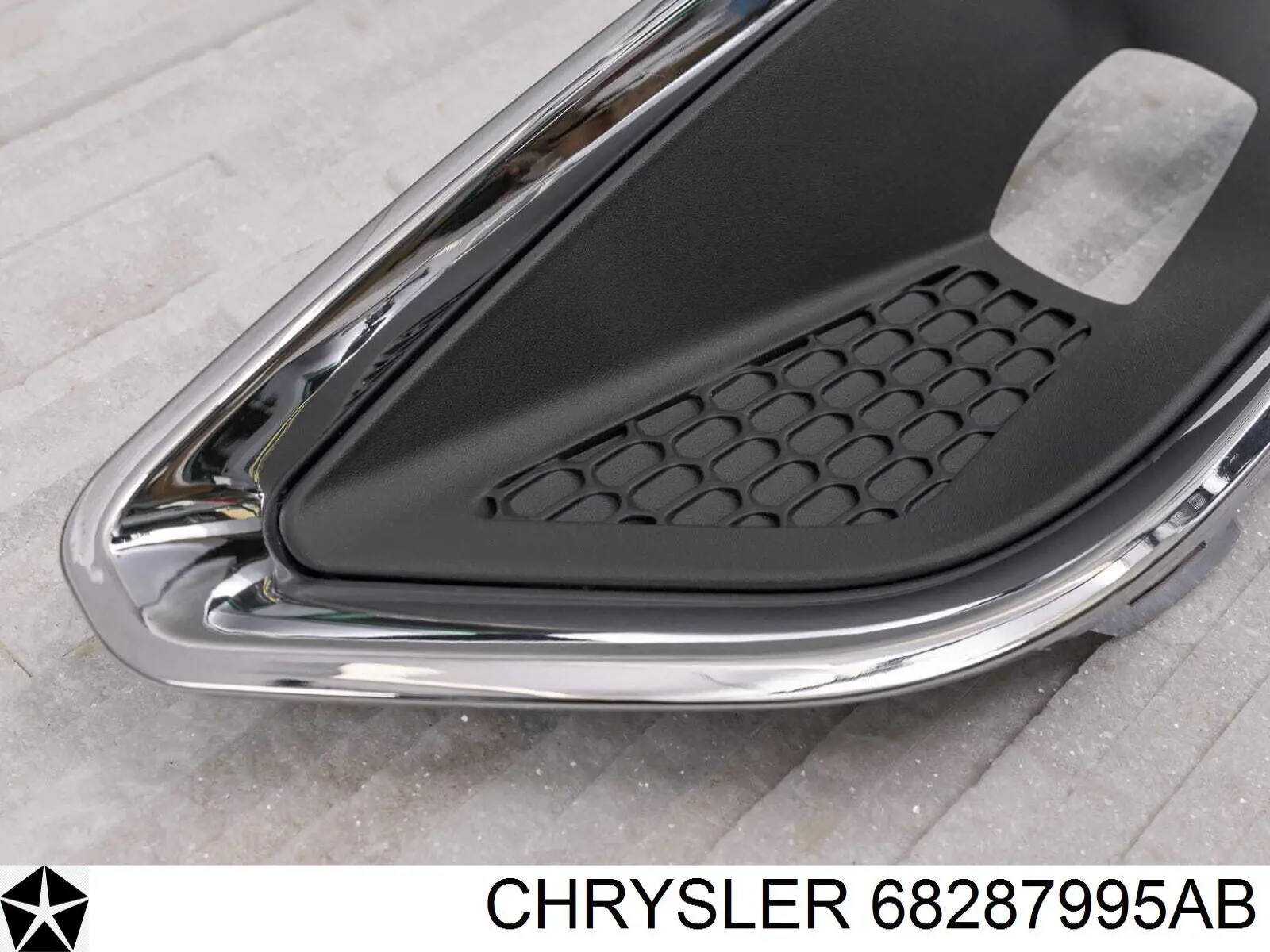 68287995AB Chrysler заглушка (решетка противотуманных фар бампера переднего левая)