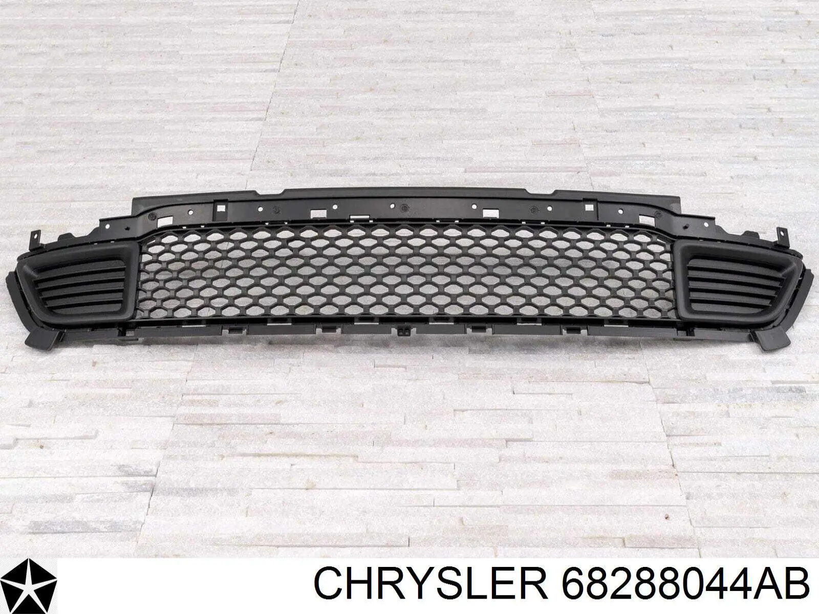 68288044AB Chrysler решетка бампера переднего центральная