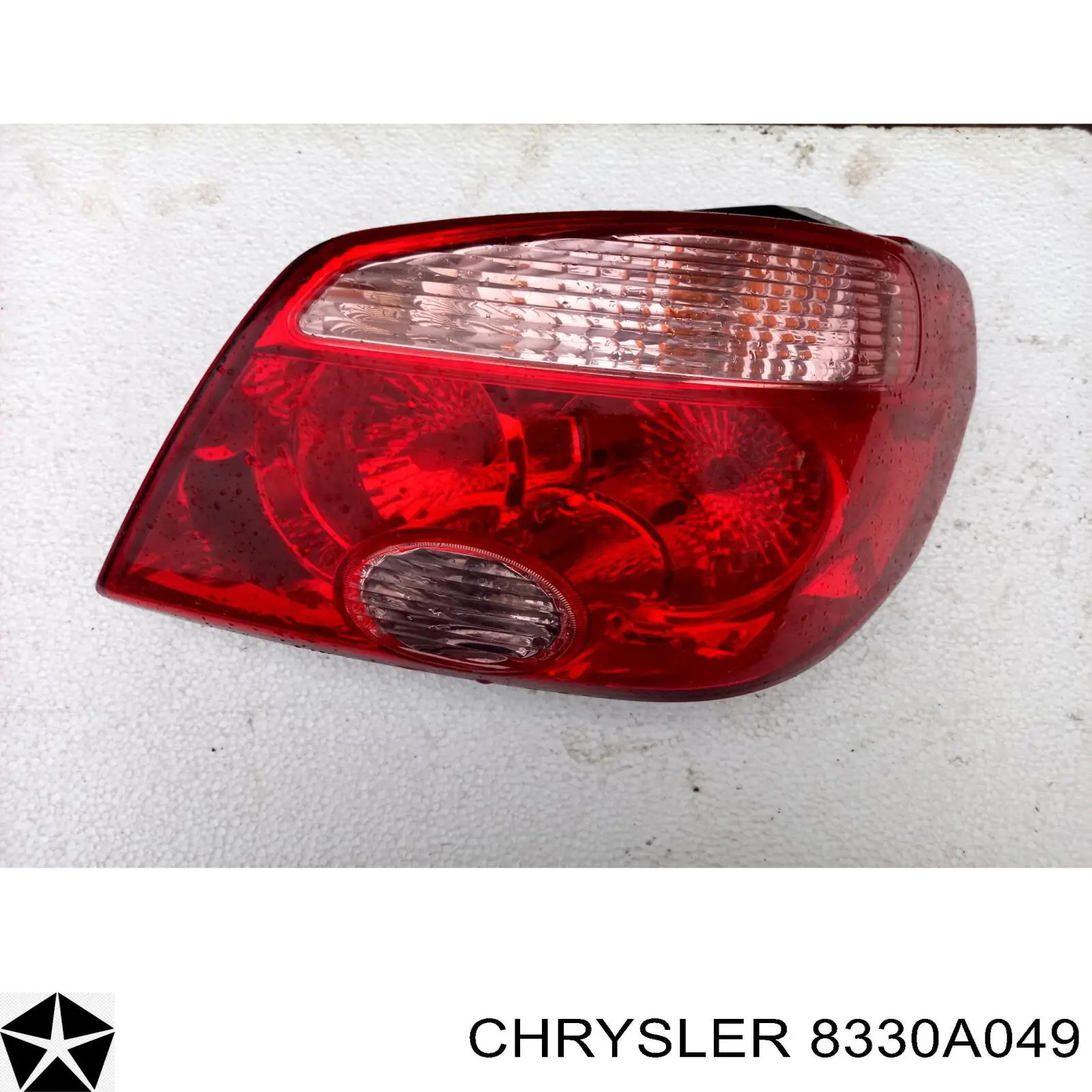 8330A049 Chrysler фонарь задний левый