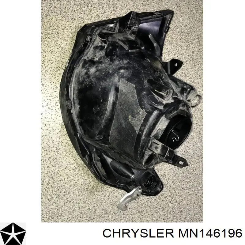 MN146196 Chrysler Фара передняя правая