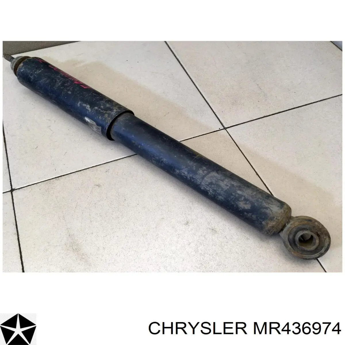 MR436974 Chrysler Стекло передней двери, правой