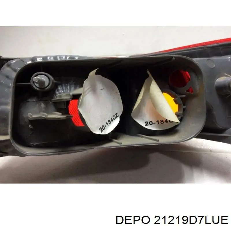 Фонарь задний левый внешний 81560AA030 Toyota