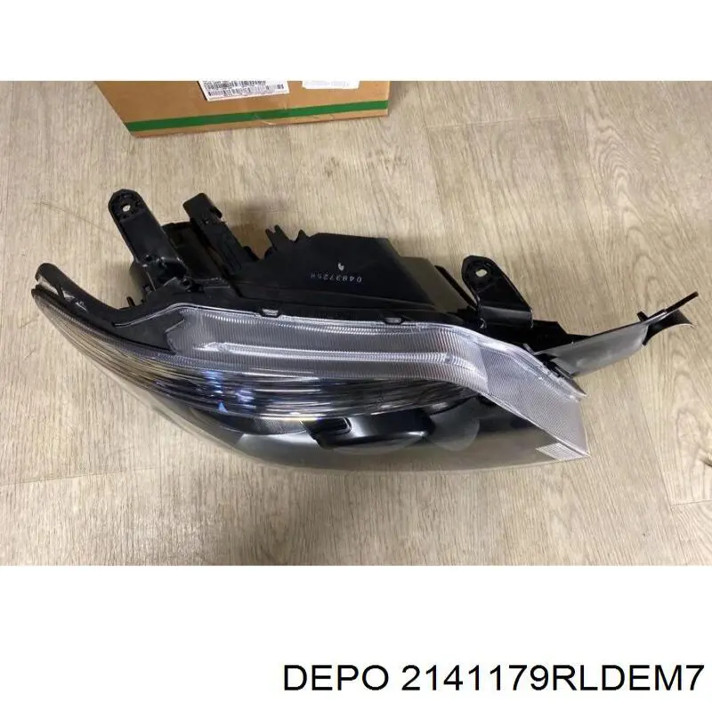8301A176 Mitsubishi Фара передняя правая