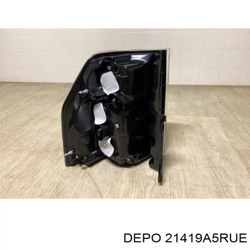 Купить Задний фонарь Митсубиси Паджеро IV LONG V90