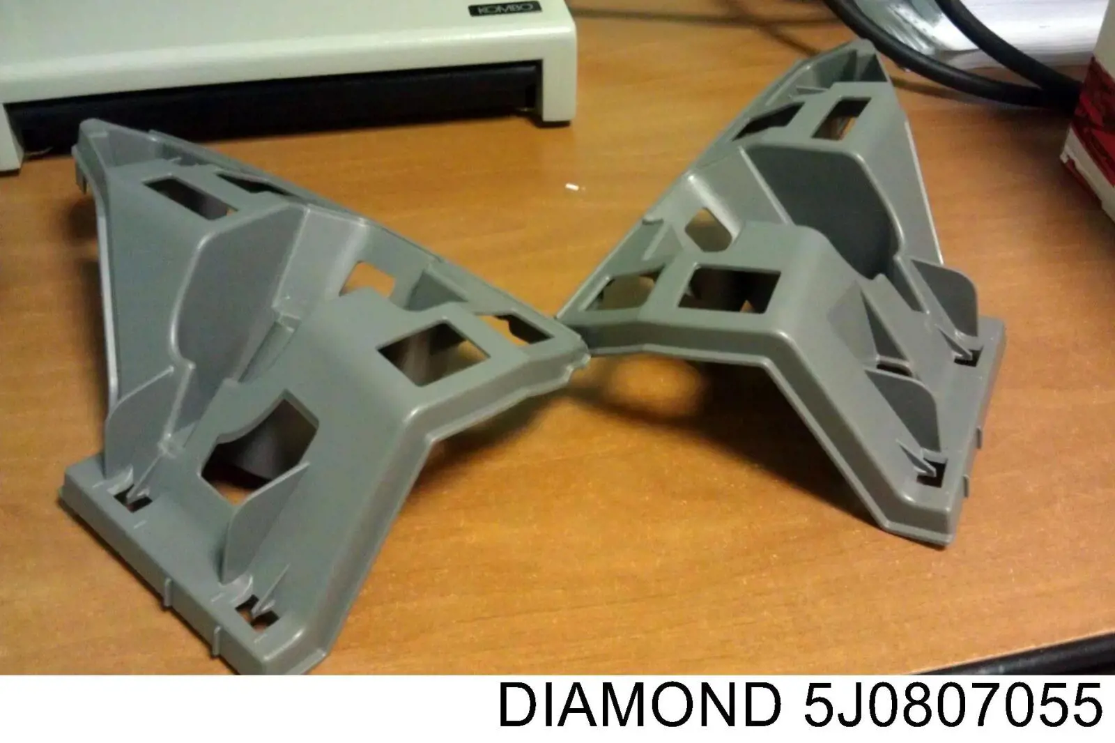 Кронштейн крепления бампера переднего левый FPS FP6412931 цена, от 4.23 USD
