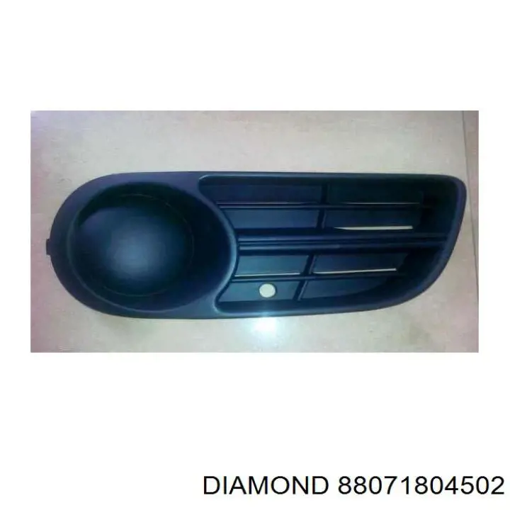 88071804502 Diamond/DPA tampão (grelha das luzes de nevoeiro do pára-choque dianteiro direito)