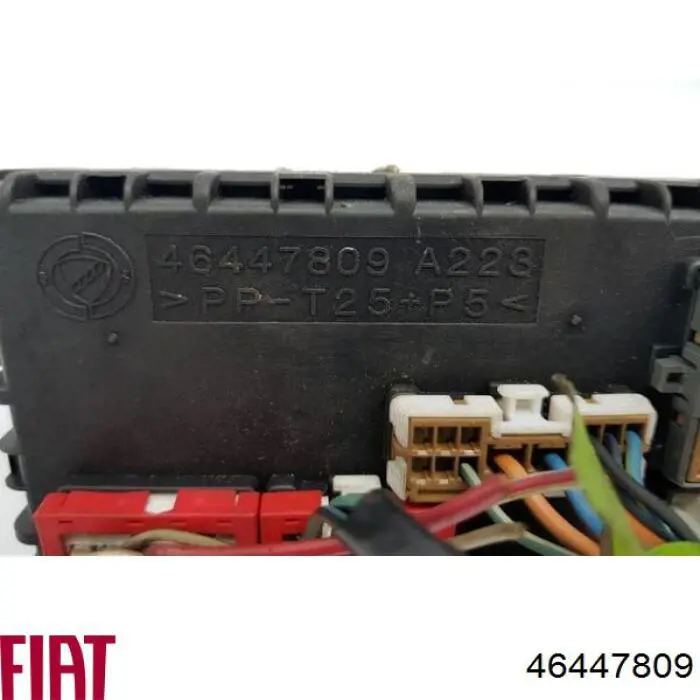 Блок предохранителей задний, салонный Fiat/Alfa/Lancia 46447809