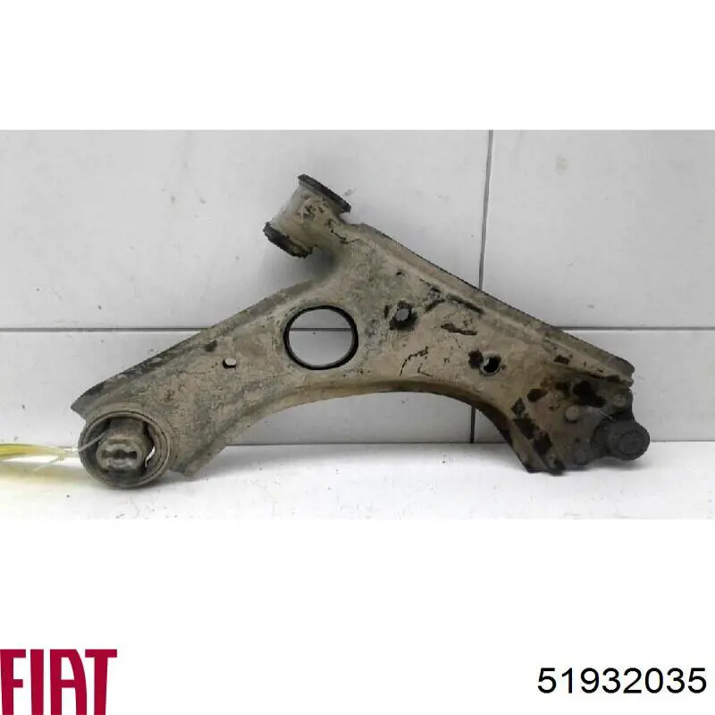 Левый рычаг передней нижней подвески Fiat/Alfa/Lancia 51932035 цена, от 70.03 USD