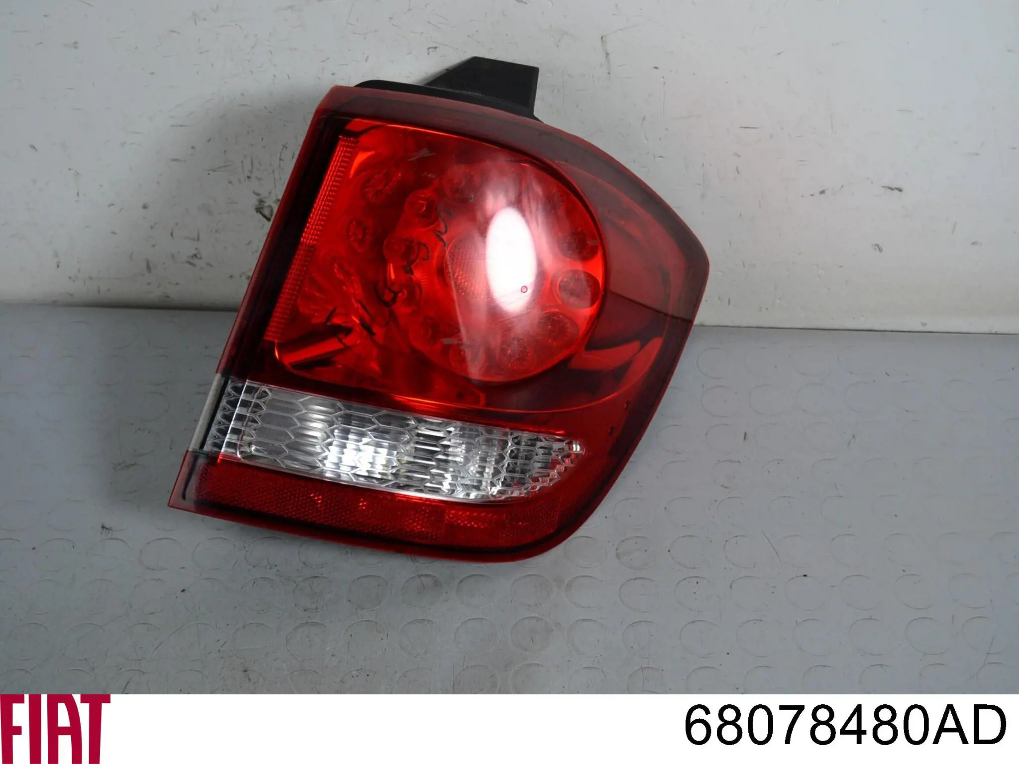 Фара задняя правая внешняя Chrysler 68078480AD цена, от 149.33 USD