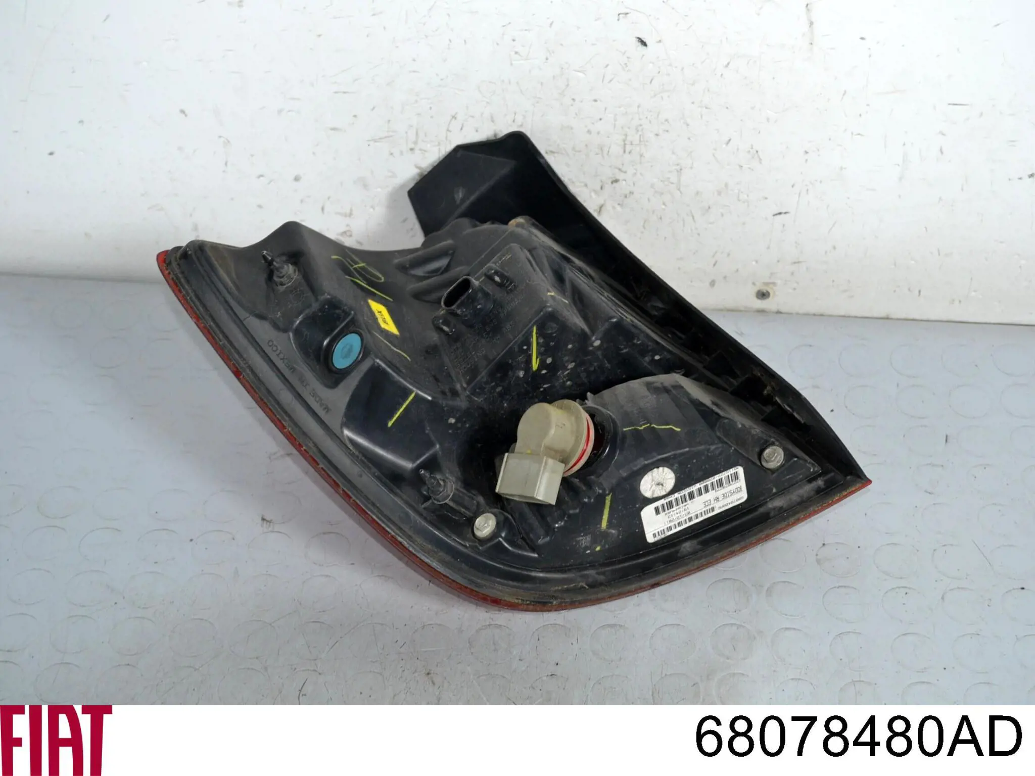 Купить 68078480AD Chrysler Фонарь задний правый, внешний