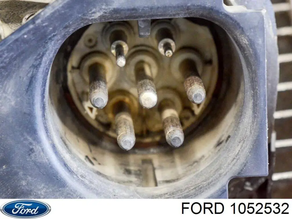 1052532 Ford стекло-форточка двери передней левой