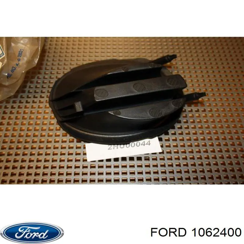 1062400 Ford заглушка (решетка противотуманных фар бампера переднего правая)