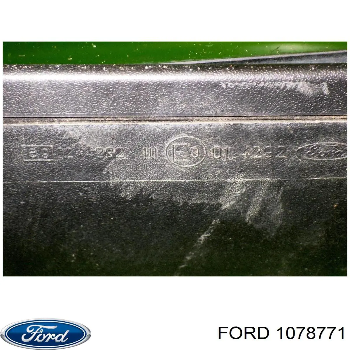 Накладка (крышка) зеркала заднего вида правая 1078771 Ford
