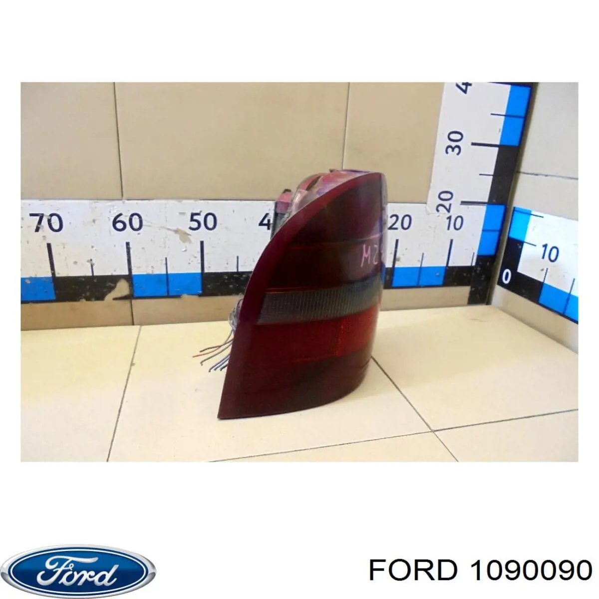 Фонарь задний левый 1090090 Ford