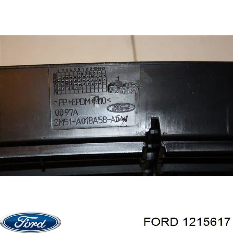 Купить 1215617 Ford Решетка бампера переднего