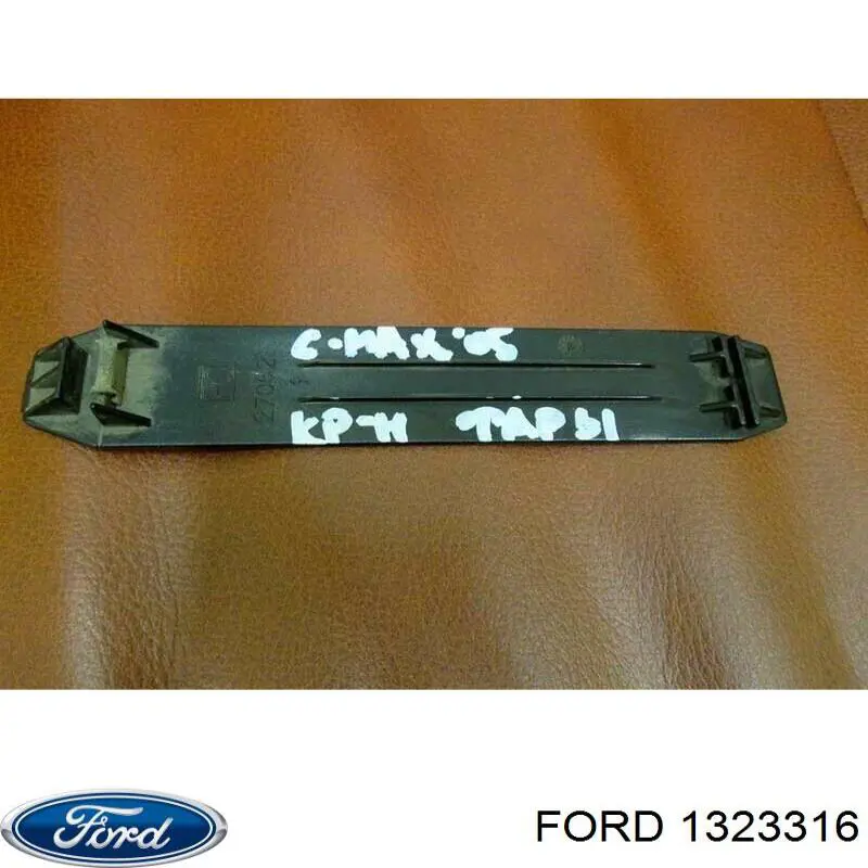 Consola (adaptador) de fixação das luzes dianteiras para Ford Focus (DA)
