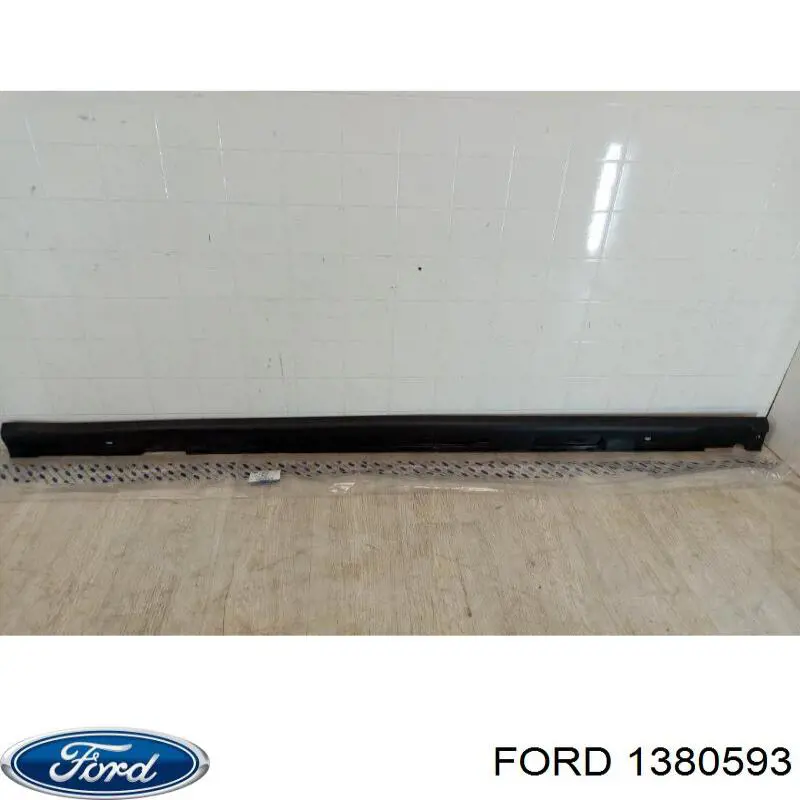Накладка (молдинг) порога наружная правая Ford 1380593 цена, от 77.14 USD