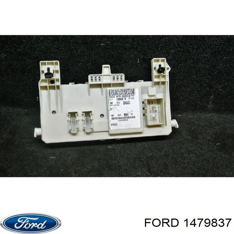 1479837 Ford Крышка двигателя