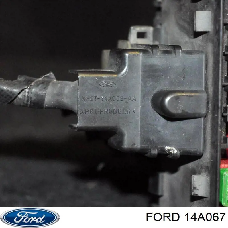 14A067 Ford Блок предохранителей