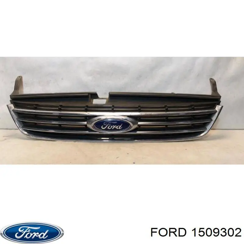 Решетка радиатора 1509302 Ford