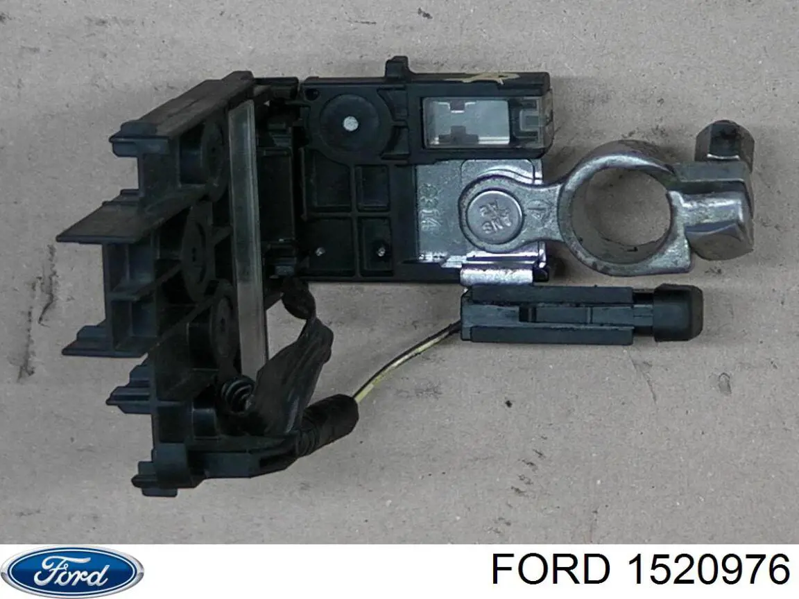 1520976 Ford Монтажный блок предохранителей