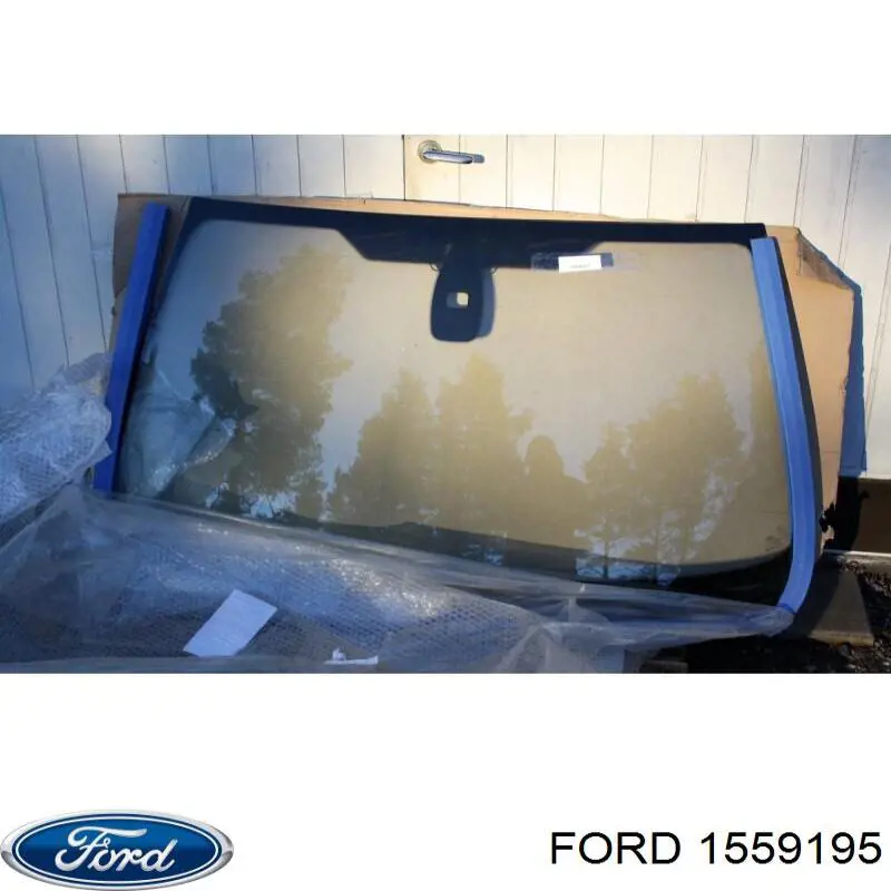 1559195 Ford стекло лобовое