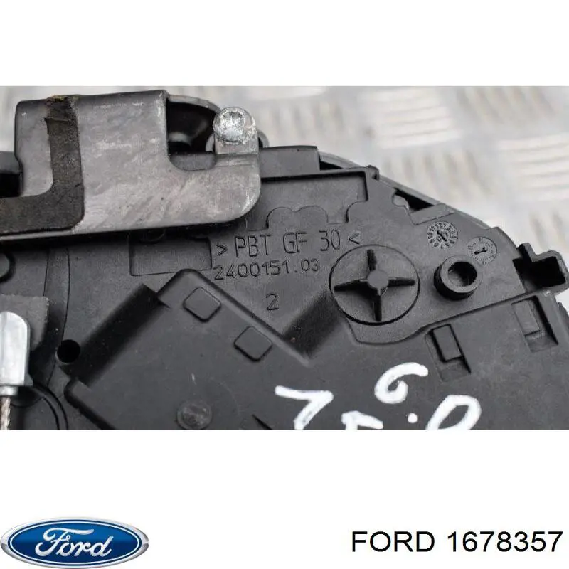 1678357 Ford стекло лобовое