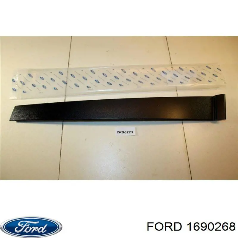 Накладка двери передней правой вертикальная Ford 1690268