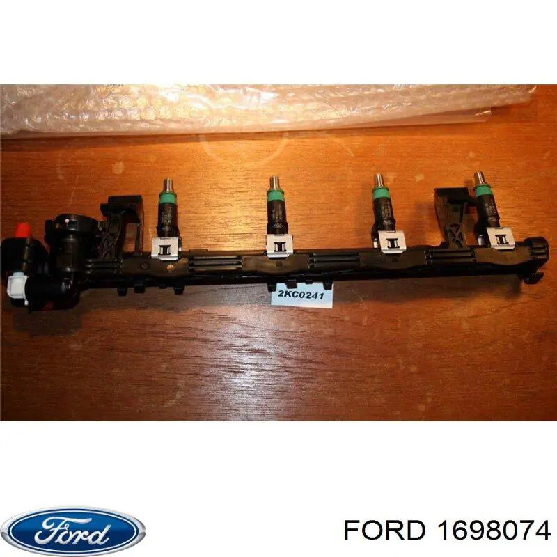 Купить 1698074 Ford Распределитель топлива (рампа)