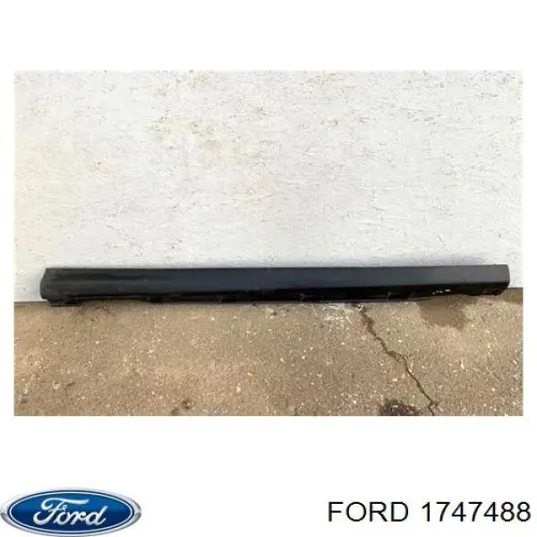 Накладка (молдинг) порога наружная правая на Ford Focus III 