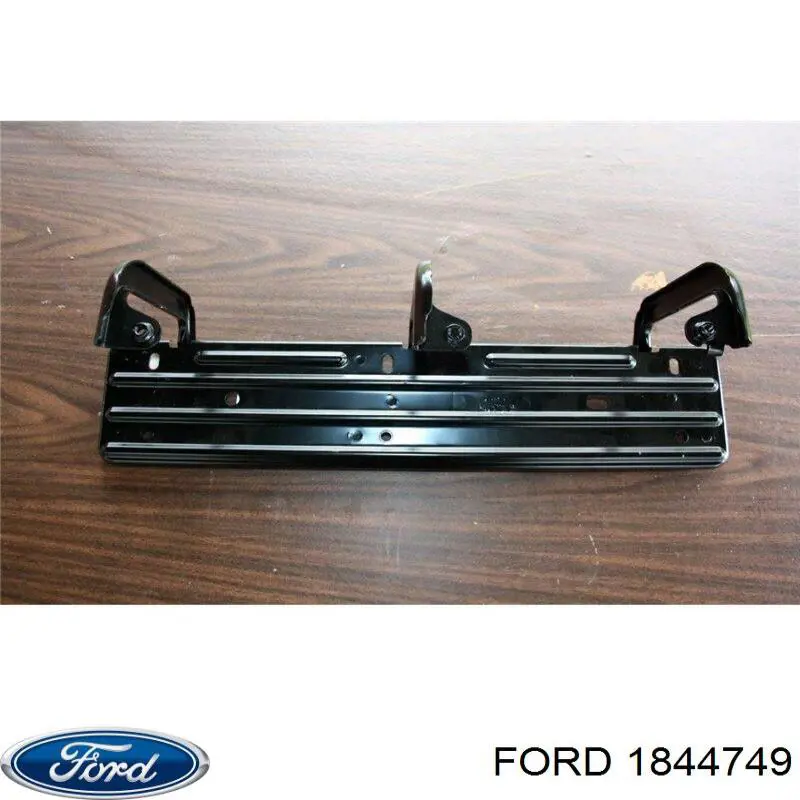 Купить 1844749 Ford Кронштейн бампера переднего