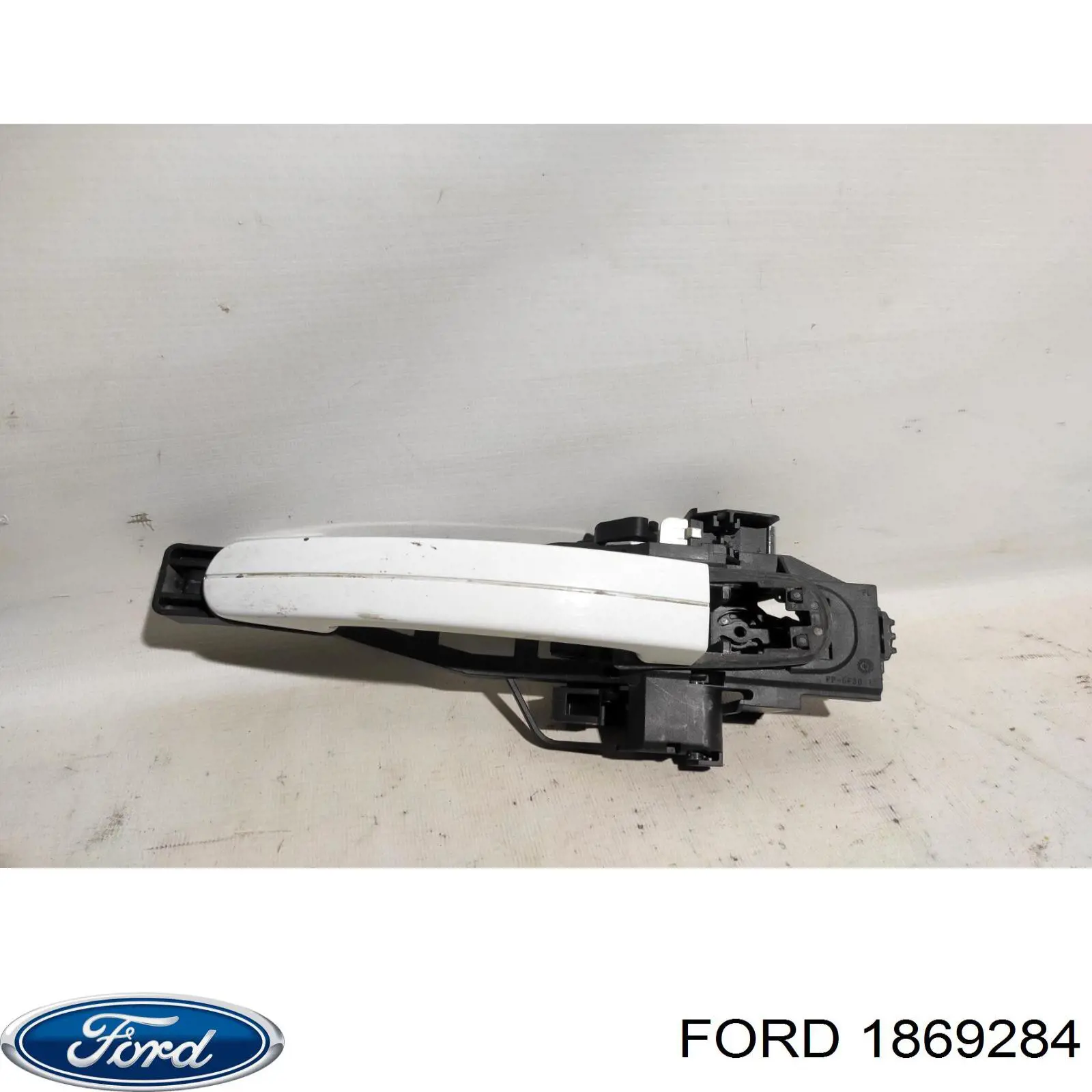 Купить 1933899 Ford Держатель наружной ручки двери передней правой