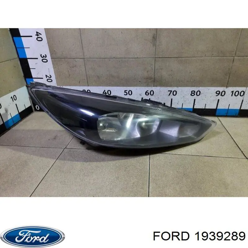 Правая фара 2060592 Ford