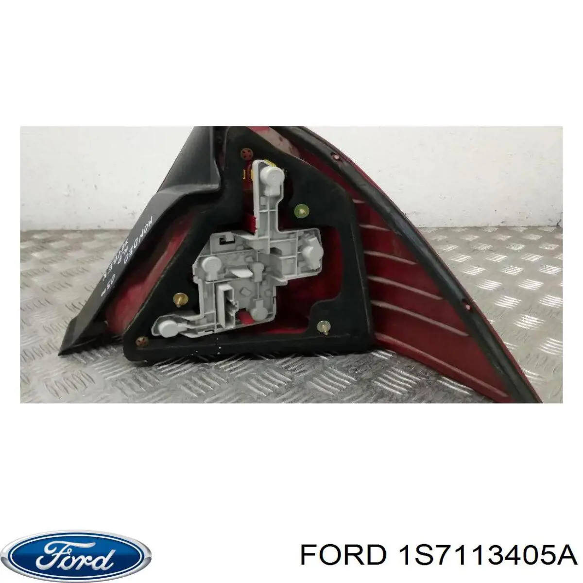 1S7113405A Ford lanterna traseira esquerda