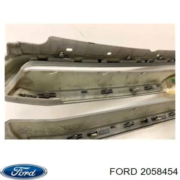 Облицовка радиатора Ford GV458200CBW цена, от 101.35 USD