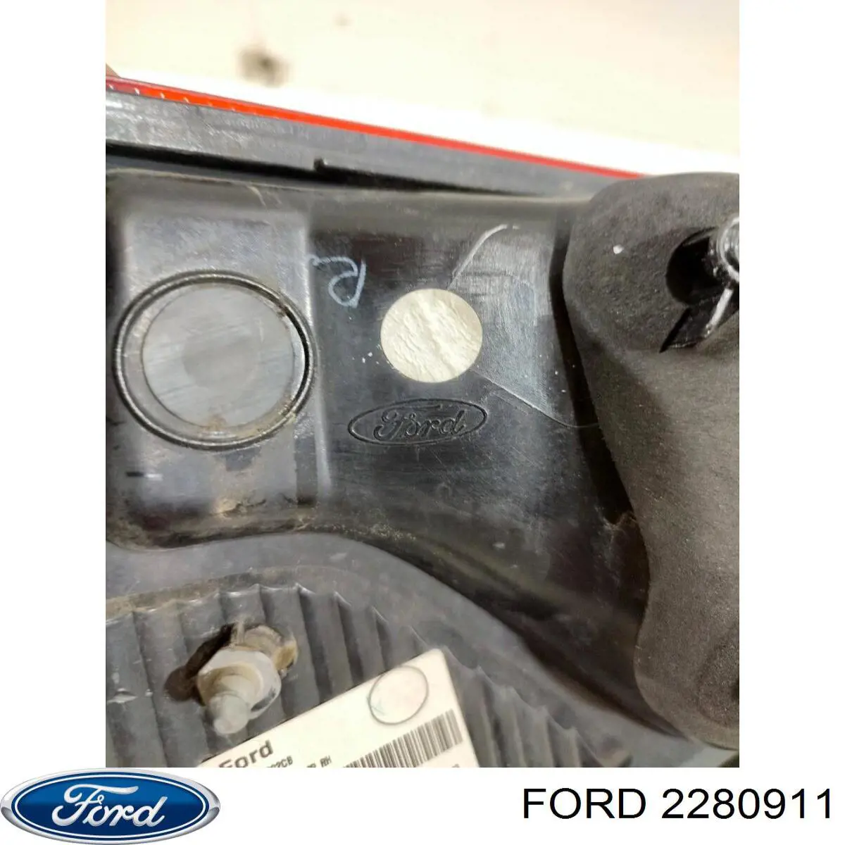 Фонарь задний правый, внутренний Ford 2280911 цена, от 54.40 USD
