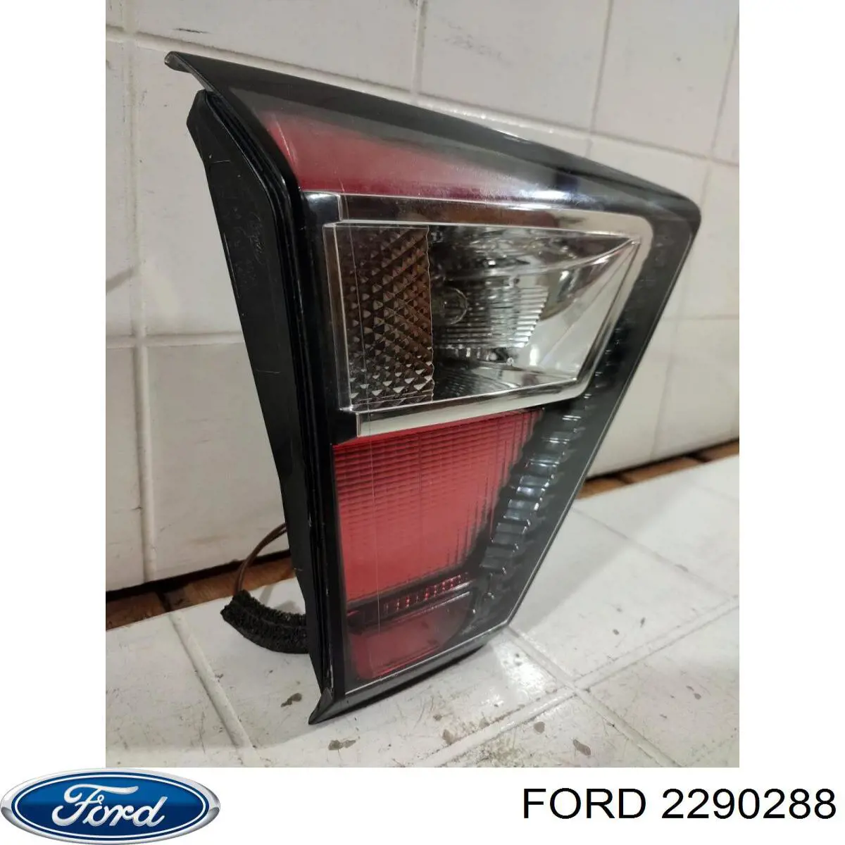 2290288 Ford Задняя левая внутренняя фара