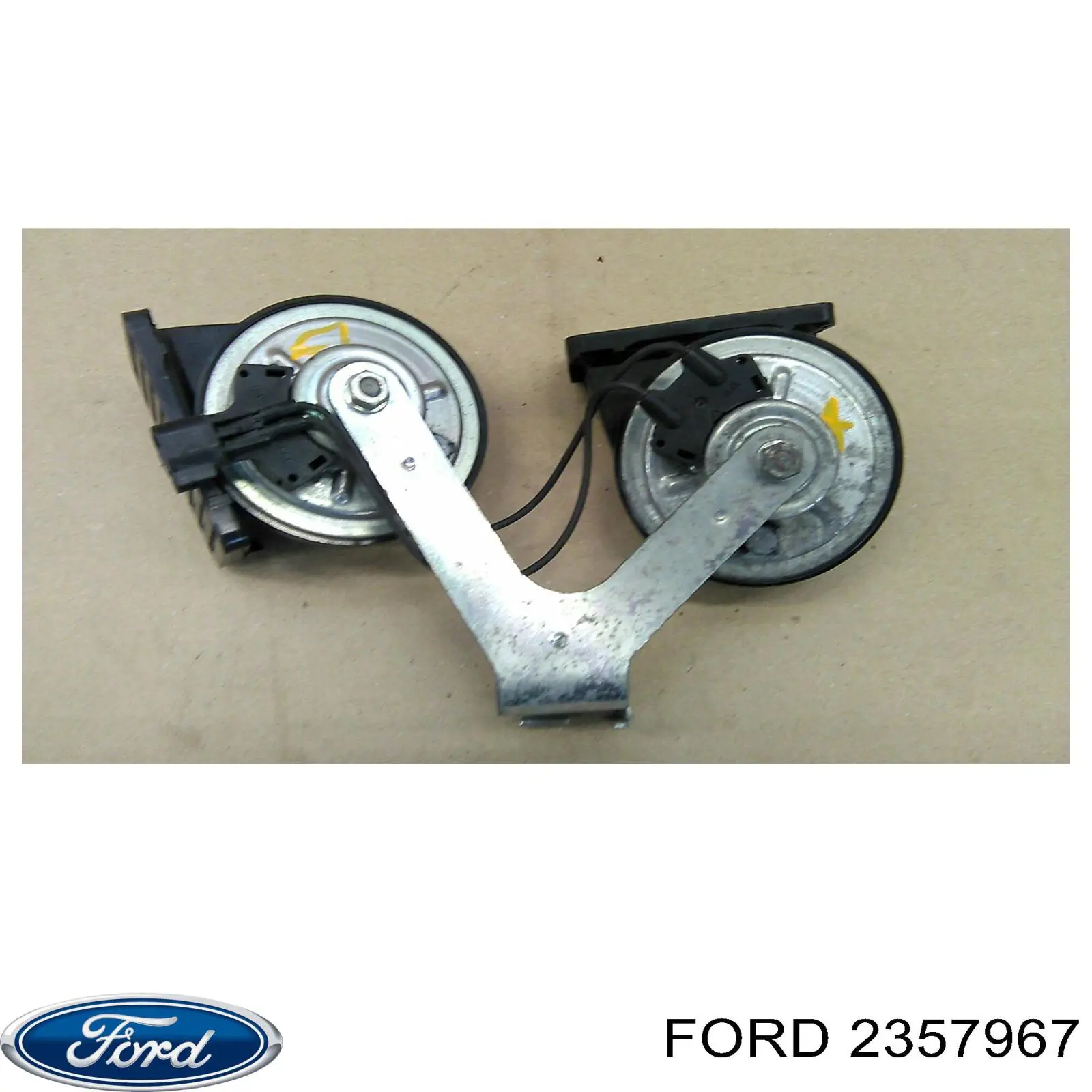 Кронштейн бампера переднего центральный Ford 2357967 цена, от 50.79 USD