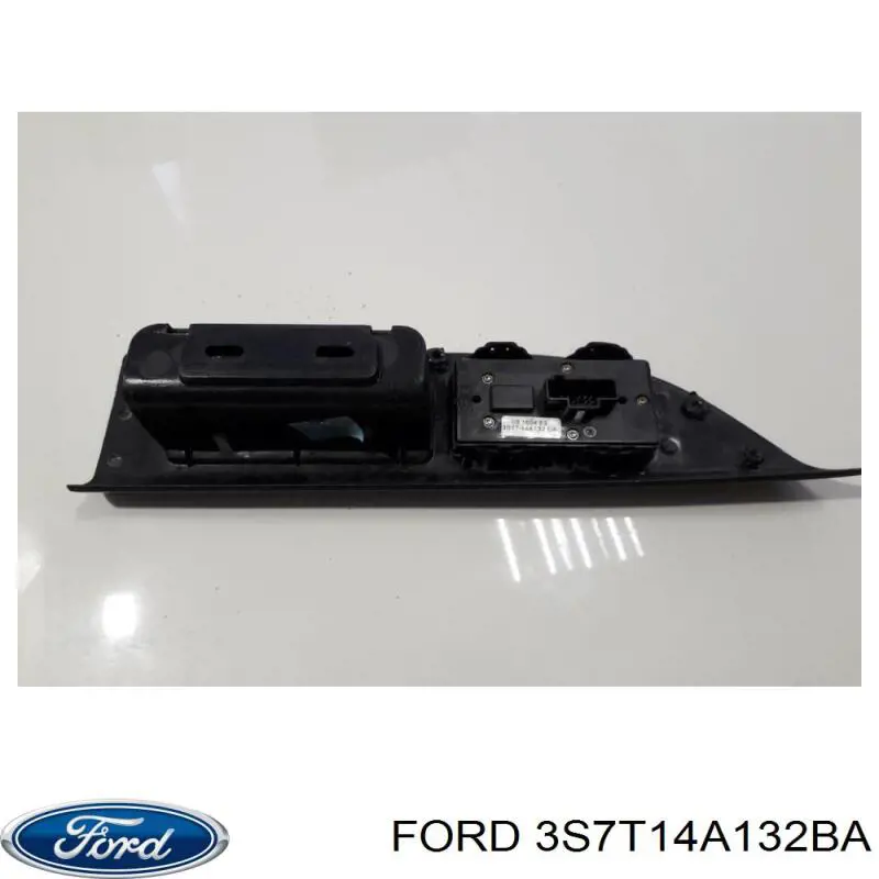 Кнопочный блок управления стеклоподъемником передний левый 1208378 Ford