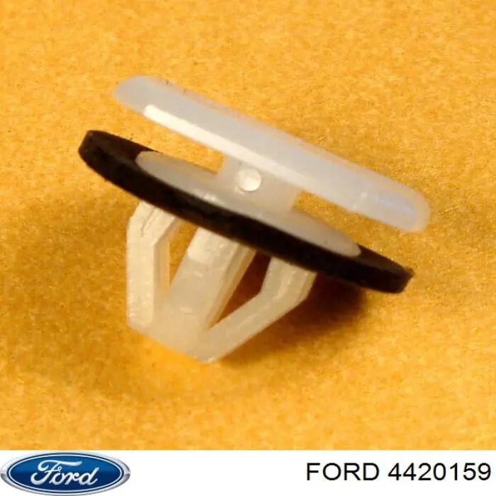 4420159 Ford Клипса молдинга крыла