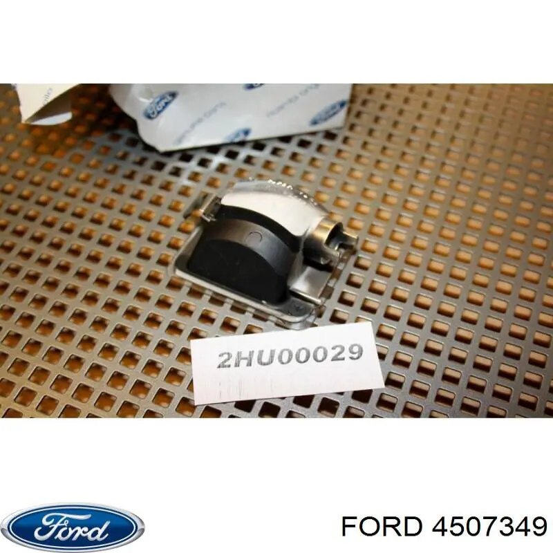 Купить 4507349 Ford Лампа подсветки в двери