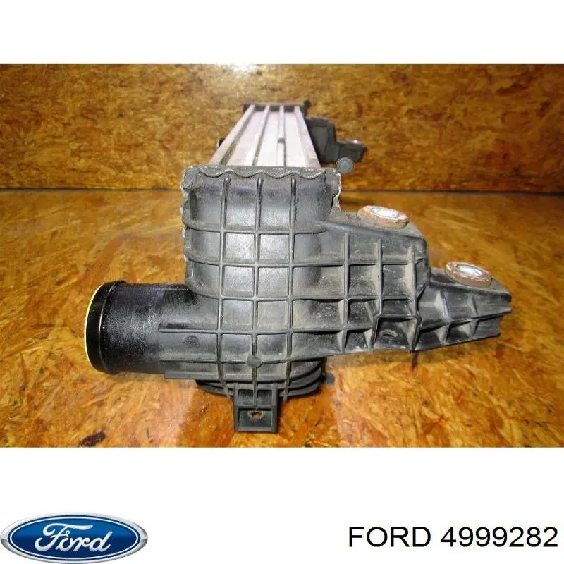 Радиатор интеркуллера Ford 4999282