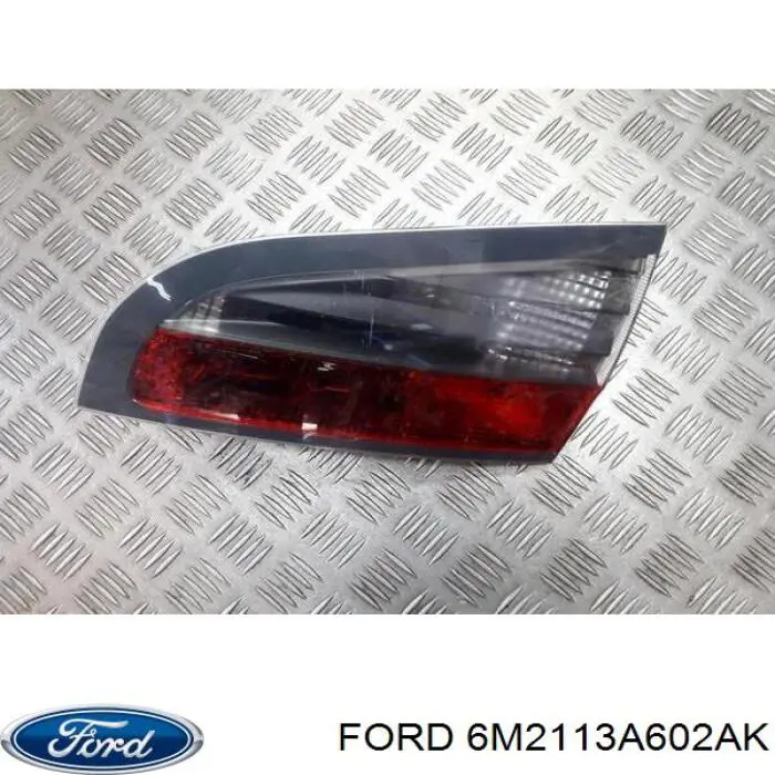 6M2113A602AK Ford lanterna traseira direita interna