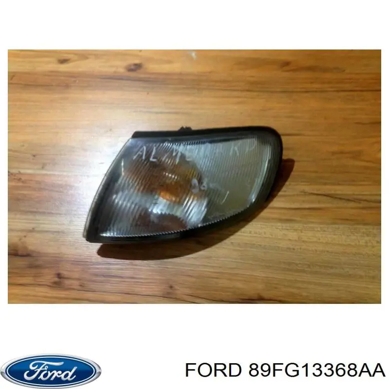 Поворотник правый на Ford Fiesta Mk3 GFJ