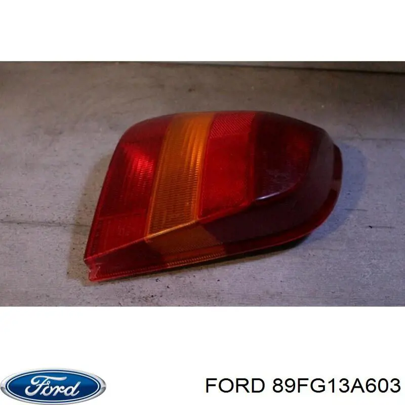 Задняя левая внешняя фара Polcar 3209871E цена, от 13.22 USD