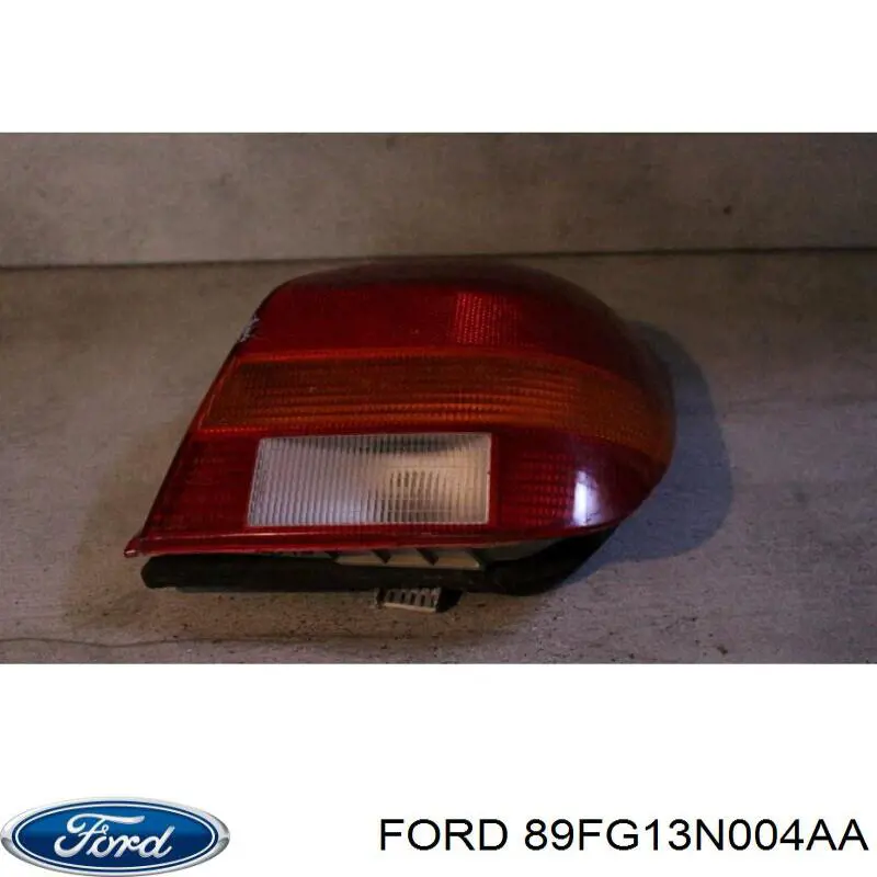 Base (casquilho) da luz traseira para Ford Fiesta (GFJ)