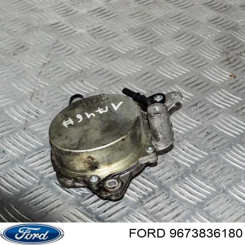 Купить 1697754 Ford Вакуумный насос