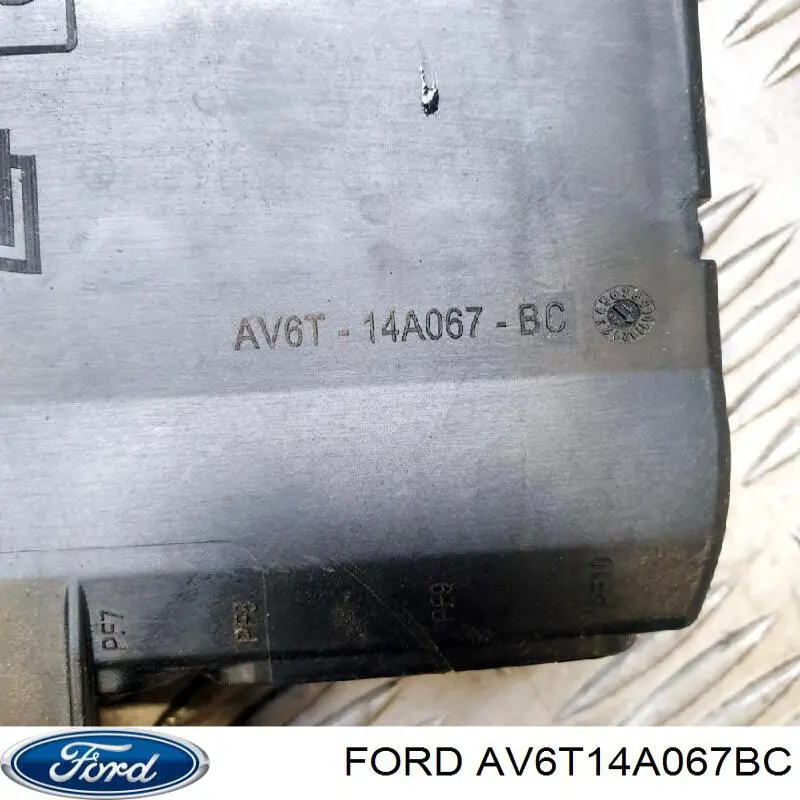 Купить 1793284 Ford Монжатный блок реле